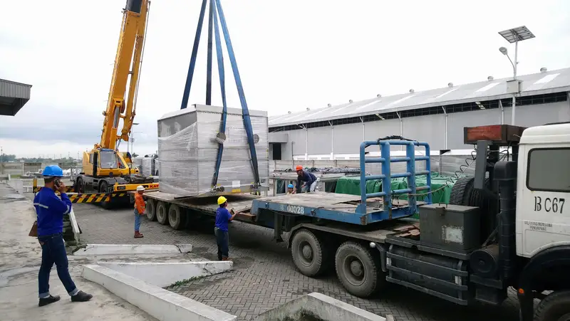 Heavy lift project cargo and oversized freight transport for industrial projects