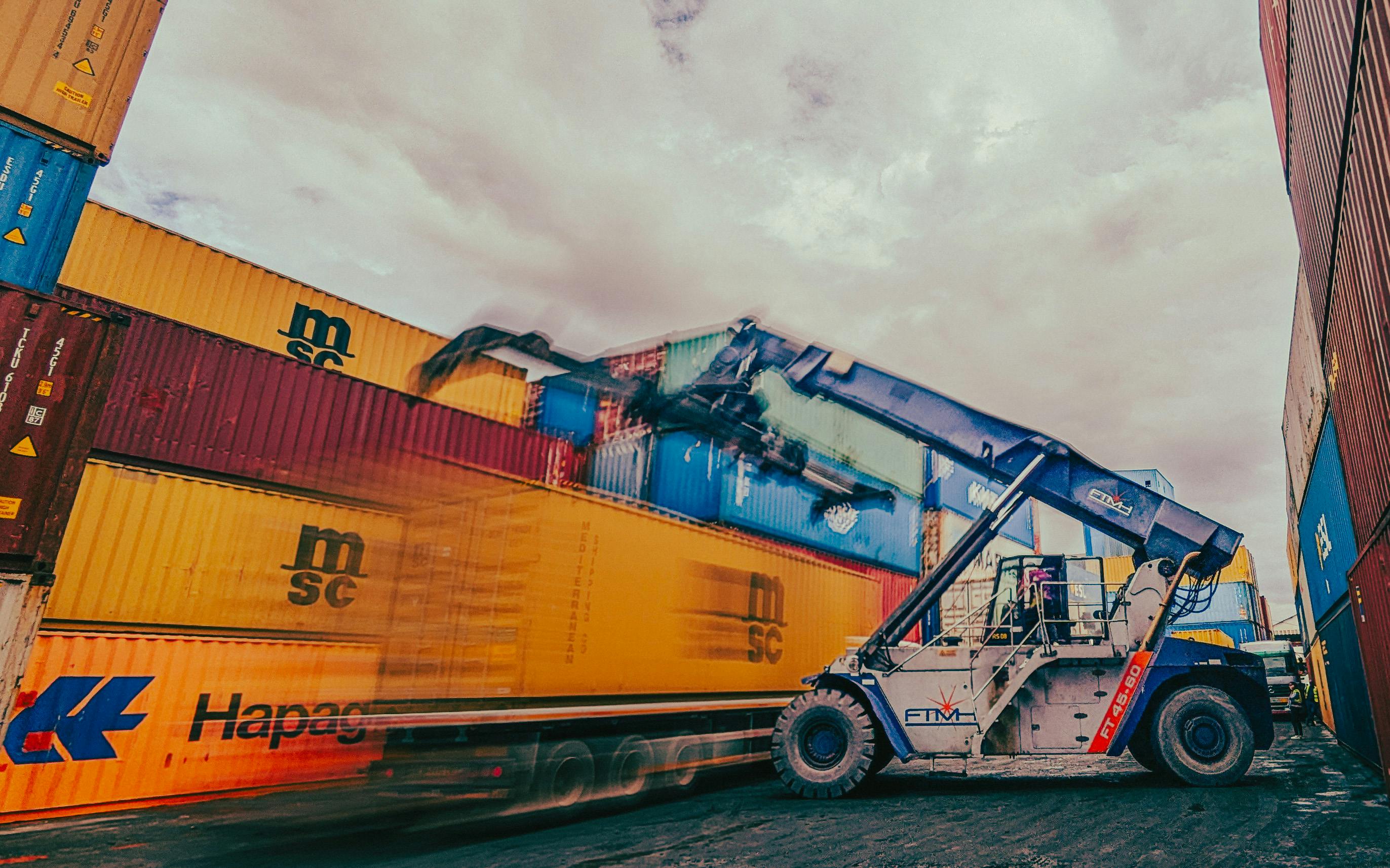 Heavy transport vehicle for large-scale industrial project cargo